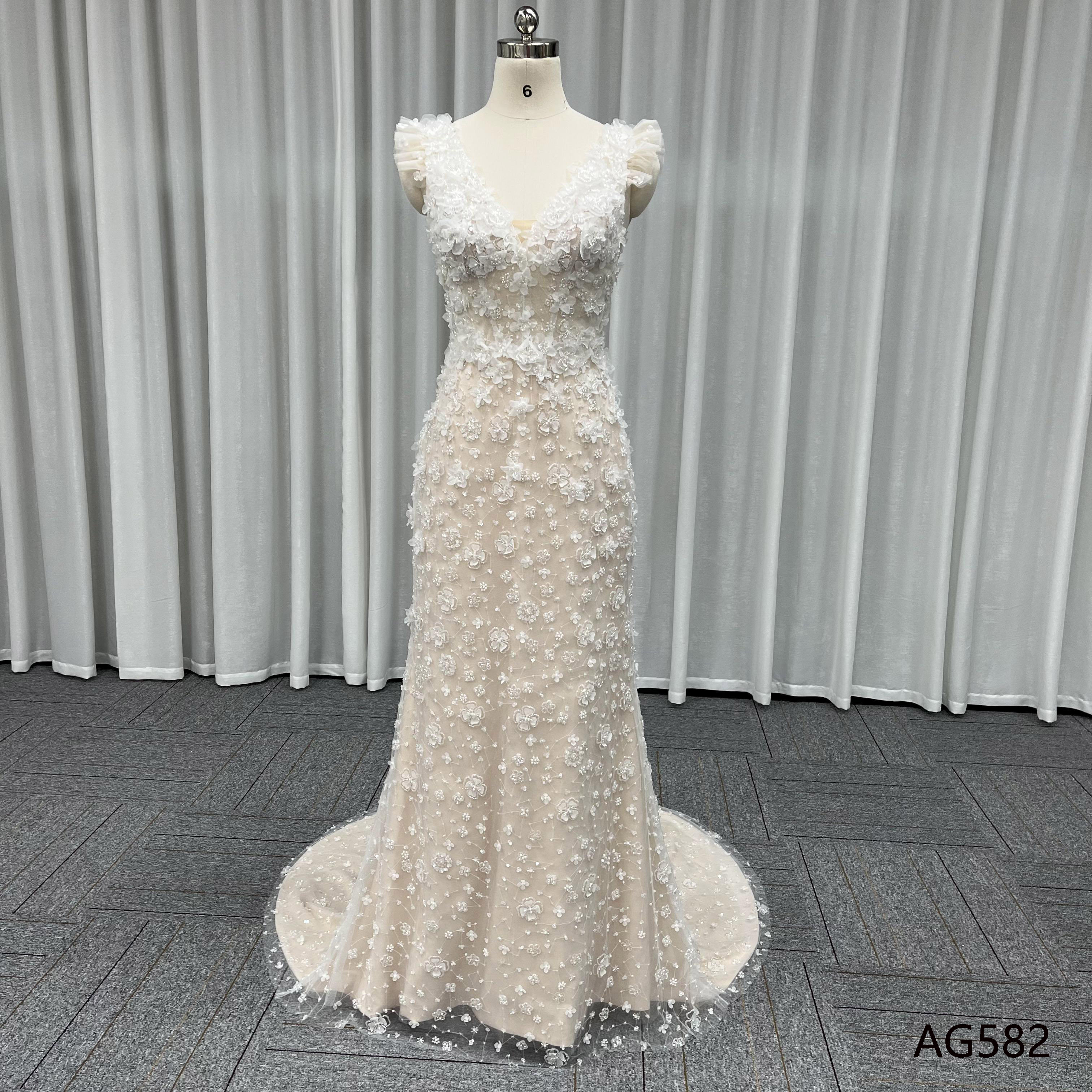 最新品位！スレンダーライン　細見えシルエット　サイズオーダー可能　咲き誇る花レース　袖無し　アイボリー　ブライダル前撮り