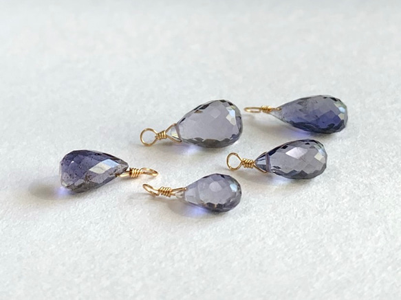 【天然石チャーム】アイオライト　 14kgf /シルバー925　ドロップ形　1個　ハンドメイド素材 1枚目の画像