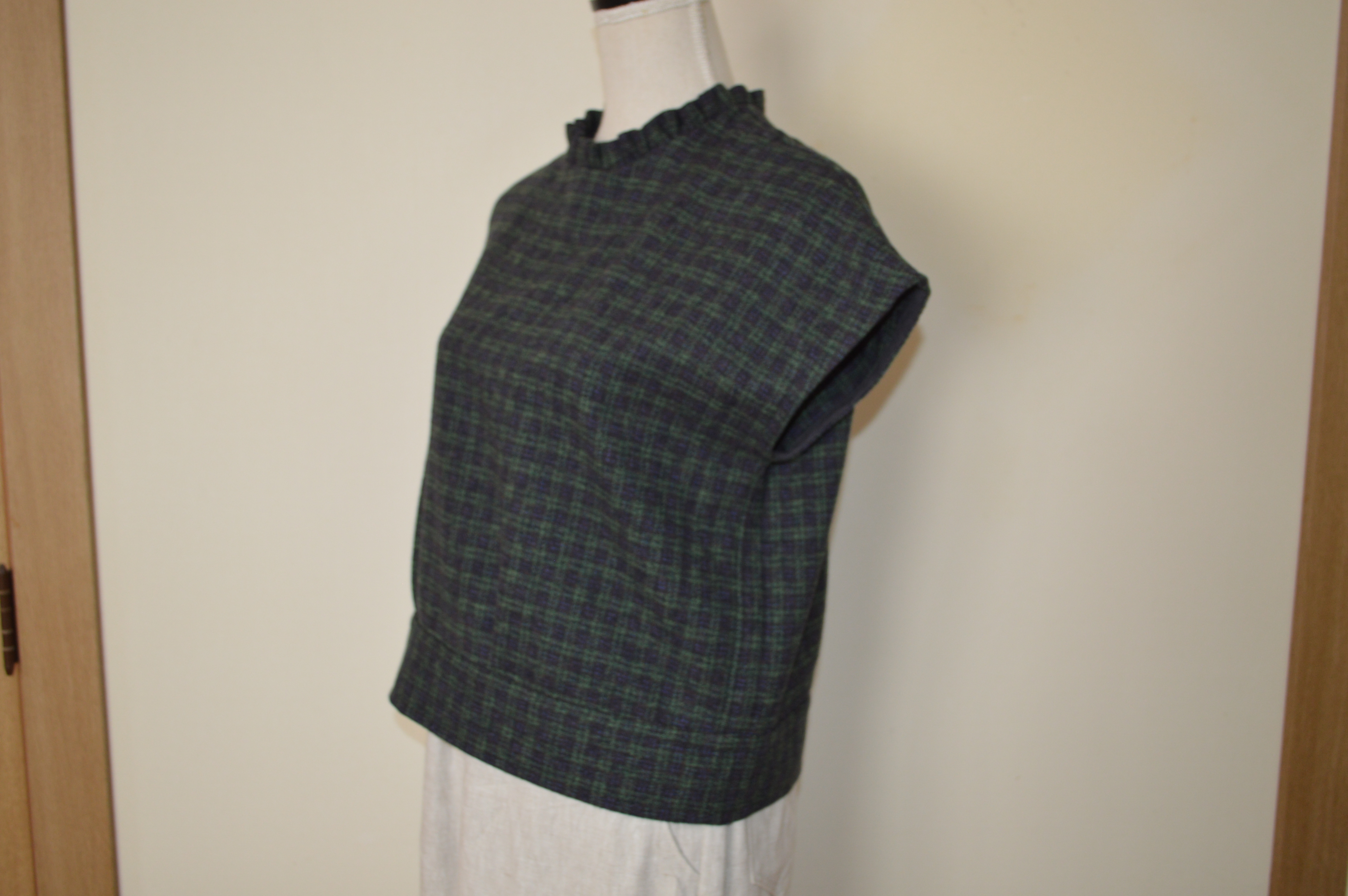 フリル襟！「フレンチスリーブブラウス」