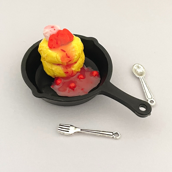 紙でできてる？！いちごのプリンパンケーキ その他置物 まいものクラフトshop 通販 19828481｜Creema(クリーマ)