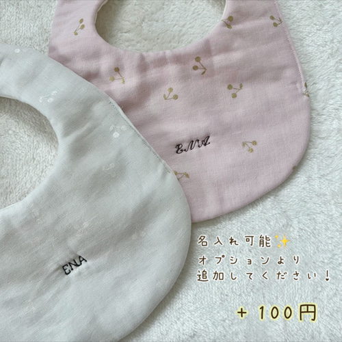 ハンドメイド　360°花びらスタイ　ミモザ刺繍　ミモザ柄　もくもくスタイ　名入れ ミモザ柄 スタイ 名入れ可能 花びらスタイ 360度スタイ 女の子 ベビー