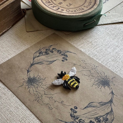 ミツバチくん/刺繍アイロンワッペン ワッペン・アップリケ ネネ