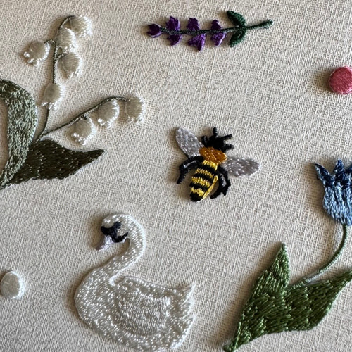 ミツバチくん/刺繍アイロンワッペン ワッペン・アップリケ ネネ