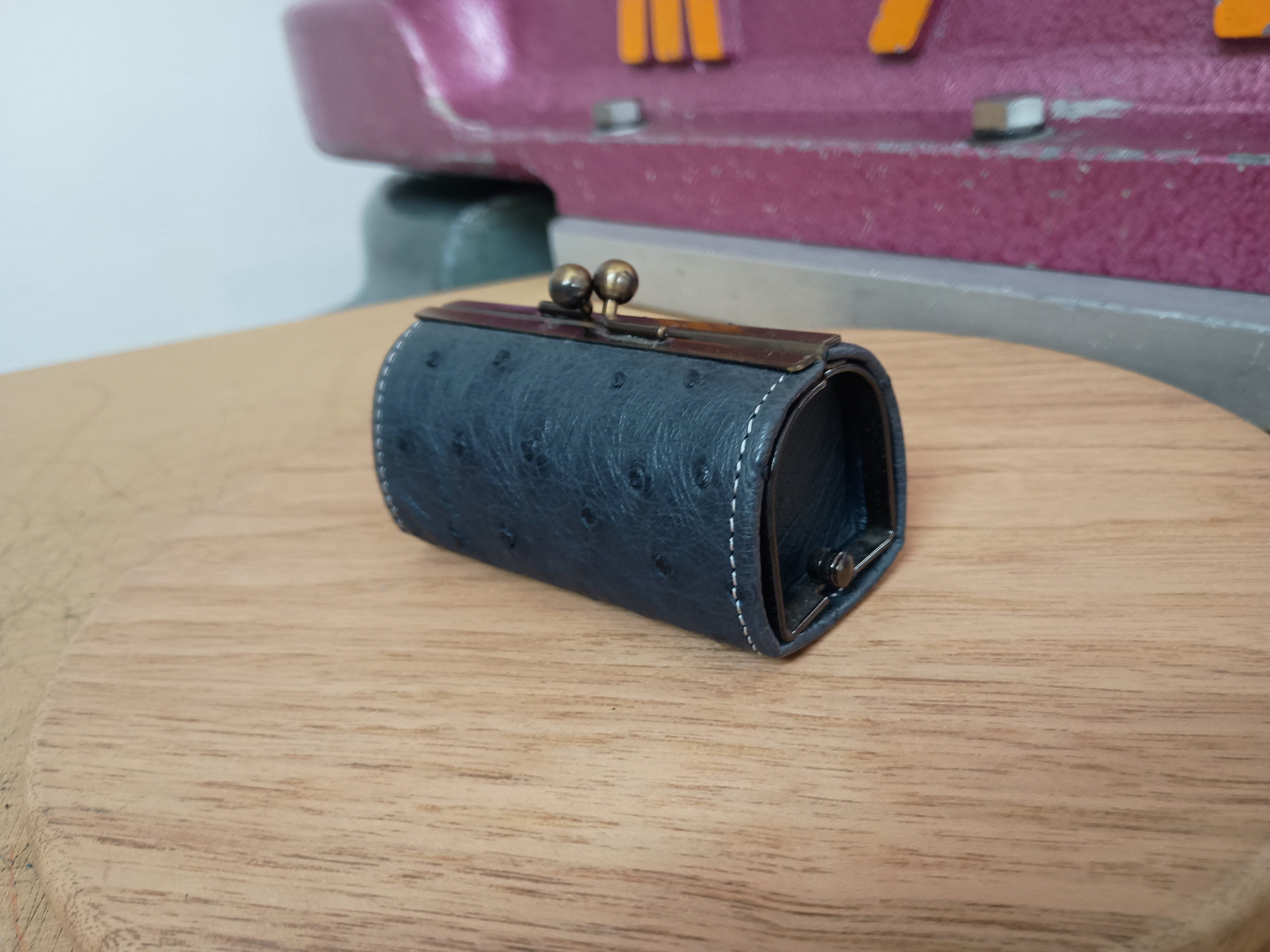 ダチョウ革(オーストリッチ) [ネイビー]＊ＢＯＸがま口ケース＊小銭・アクセサリー入れなどに＊