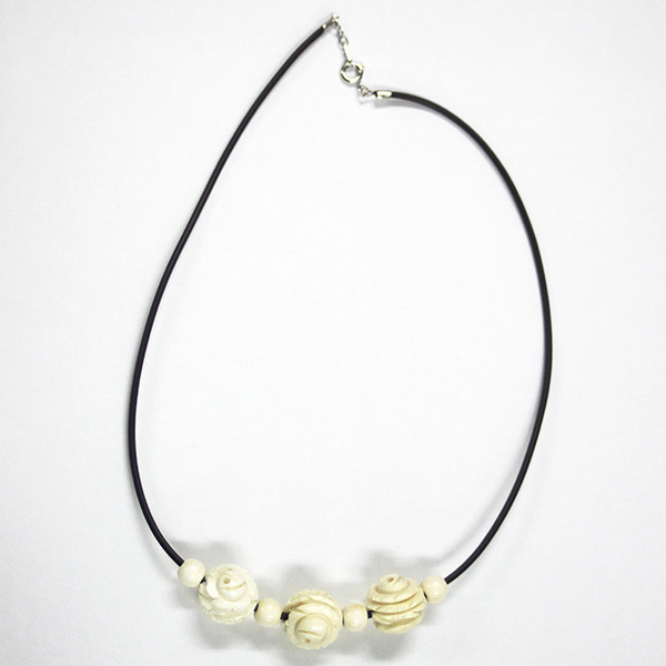 【本象牙】紐ペンダント・バラ彫り16.5mm3連（No.Z_PN013）※現品限り