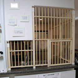 【にゃんこフェンス】猫の侵入防止柵 開き戸タイプ｜オーダーメイド木製猫柵 7枚目の画像