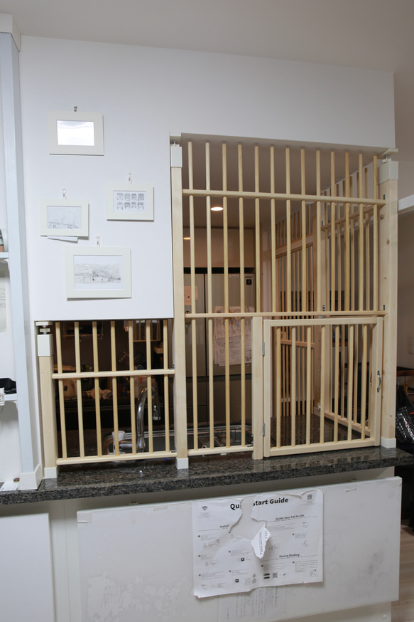 【にゃんこフェンス】猫の侵入防止柵 開き戸タイプ｜オーダーメイド木製猫柵 7枚目の画像