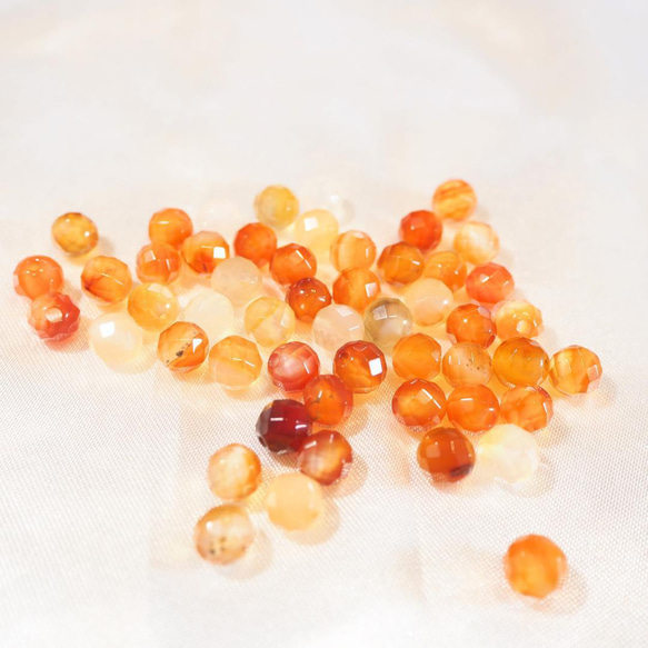 カーネリアン/ブラジル産【6mm64面カット10粒】天然石　瑪瑙 5枚目の画像