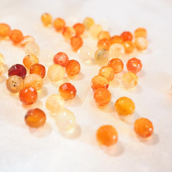 カーネリアン/ブラジル産【6mm64面カット10粒】天然石　瑪瑙 3枚目の画像