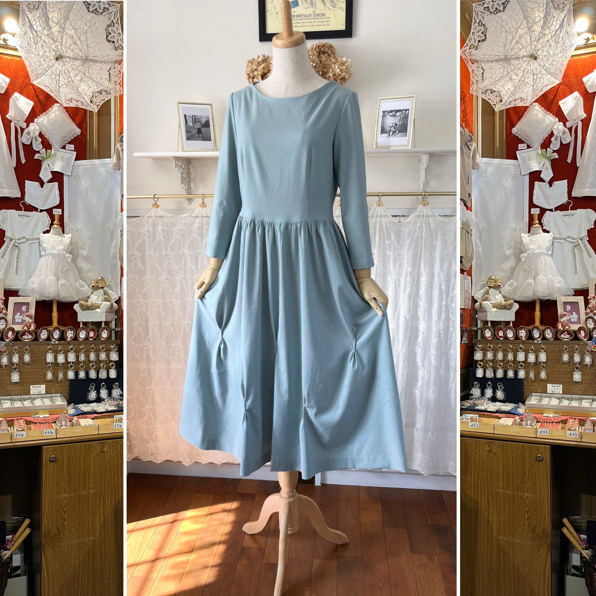 スモーキーブルーの遊び心のあるワンピース『シエナ』ギャザー・シンプル・七分袖・ロング