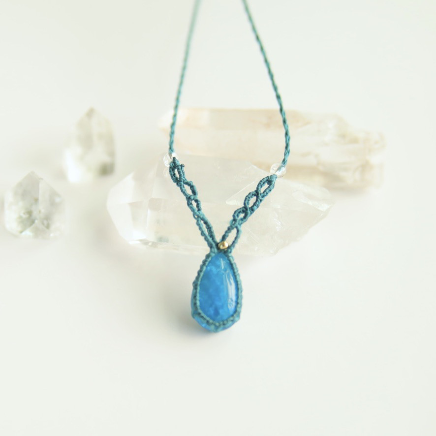 【ネオンアパタイト＊深い海のいろ】天然石のネックレス