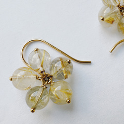 送料無料【14kgf／ルチルクォーツ】フラワーピアス　ゴールド　フック　天然石  華奢　シンプル　ルチルクウォーツ 10枚目の画像