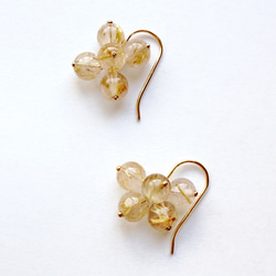 送料無料【14kgf／ルチルクォーツ】フラワーピアス　ゴールド　フック　天然石  華奢　シンプル　ルチルクウォーツ 7枚目の画像