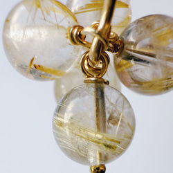 送料無料【14kgf／ルチルクォーツ】フラワーピアス　ゴールド　フック　天然石  華奢　シンプル　ルチルクウォーツ 6枚目の画像