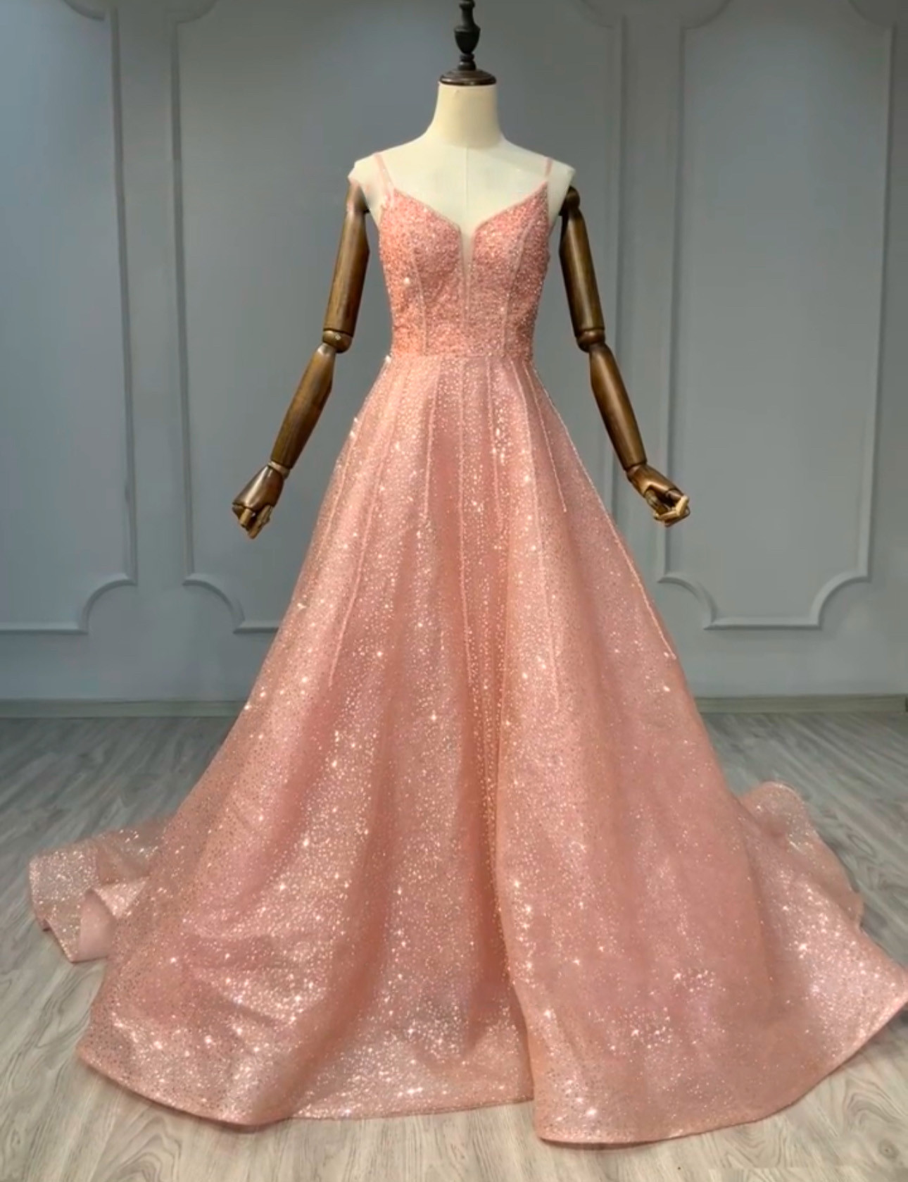 買わないと損　可愛いピンクソフィア　Aライン　ラメ入り　キラキラグッリター　目立つ　パーティードレス　大人気成人式音楽会