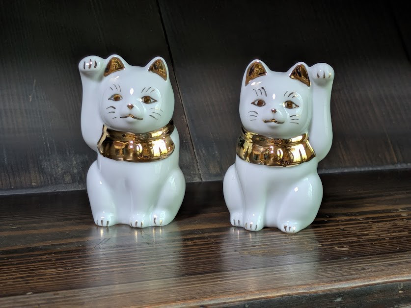 152-0001-0003-0005-0007　置物 縁起物 和陶器 瀬戸焼【日本製】/　招き猫白・黒/ゴールド