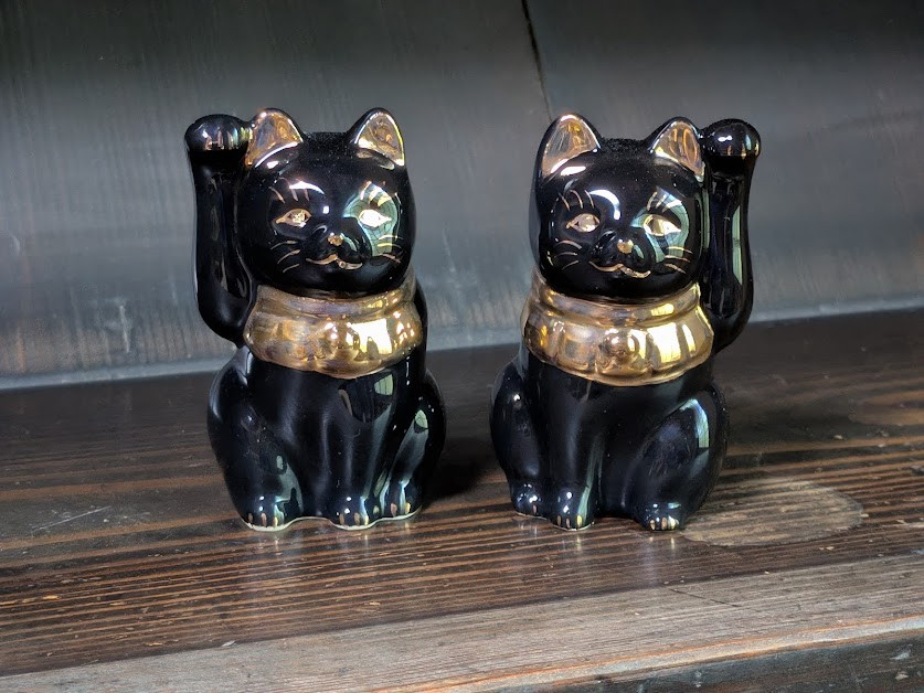 152-0001-0003-0005-0007　置物 縁起物 和陶器 瀬戸焼【日本製】/　招き猫白・黒/ゴールド