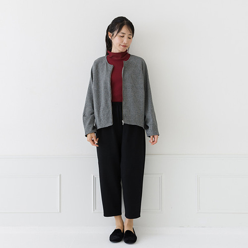 フォーマルにもカジュアルにも使える ジャガード編み ノーカラーZIP