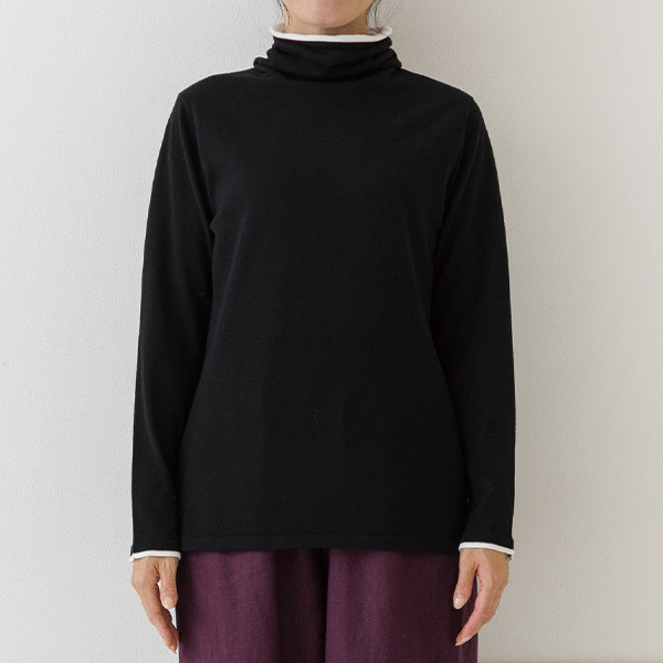 ガーゼのような肌触り バイカラータートルネックセーター