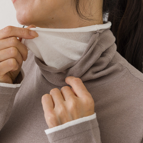 ガーゼのような肌触り バイカラータートルネックセーター