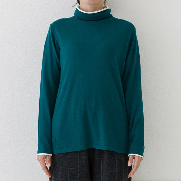 ガーゼのような肌触り バイカラータートルネックセーター