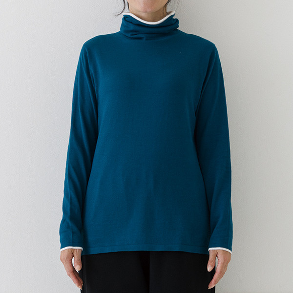 ガーゼのような肌触り バイカラータートルネックセーター