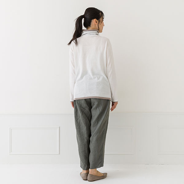 ガーゼのような肌触り バイカラータートルネックセーター