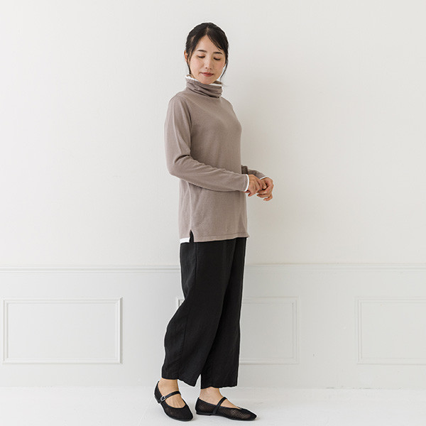 ガーゼのような肌触り バイカラータートルネックセーター