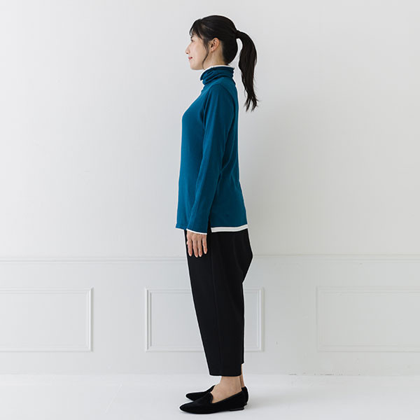 ガーゼのような肌触り バイカラータートルネックセーター