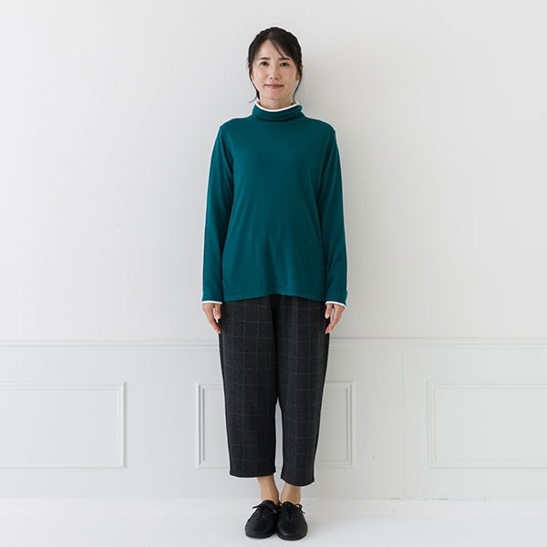 ガーゼのような肌触り バイカラータートルネックセーター