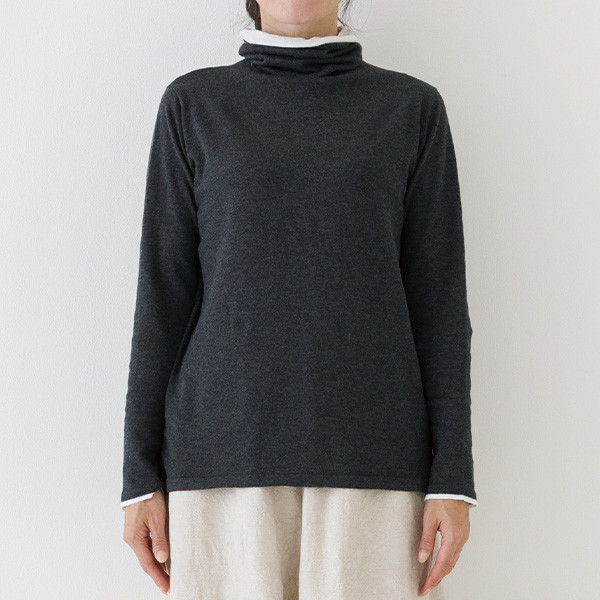 ガーゼのような肌触り バイカラータートルネックセーター