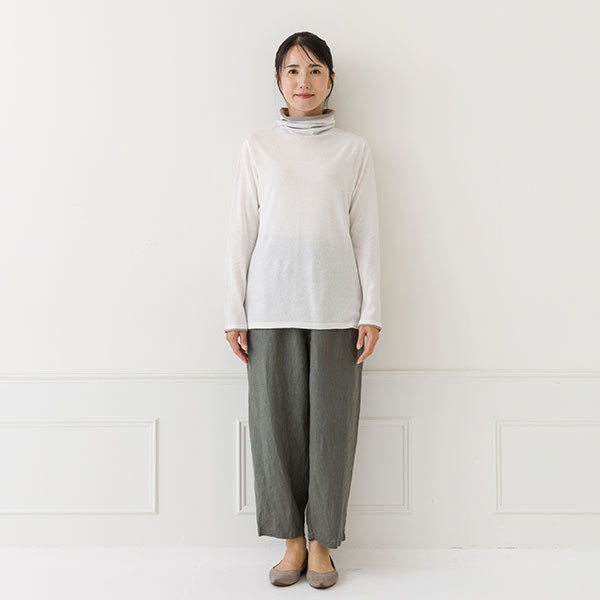 ガーゼのような肌触り バイカラータートルネックセーター