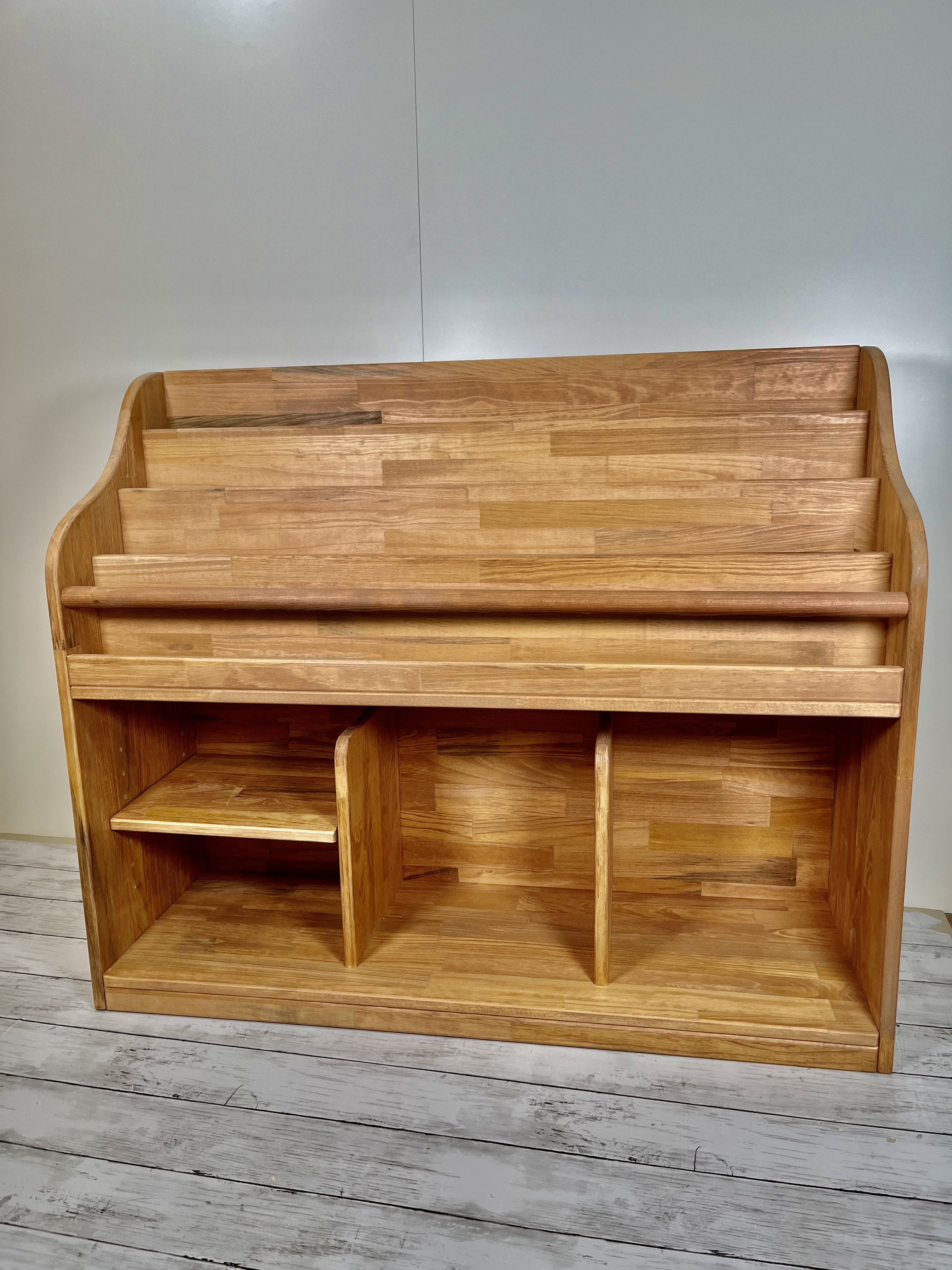 絵本棚　チーク色