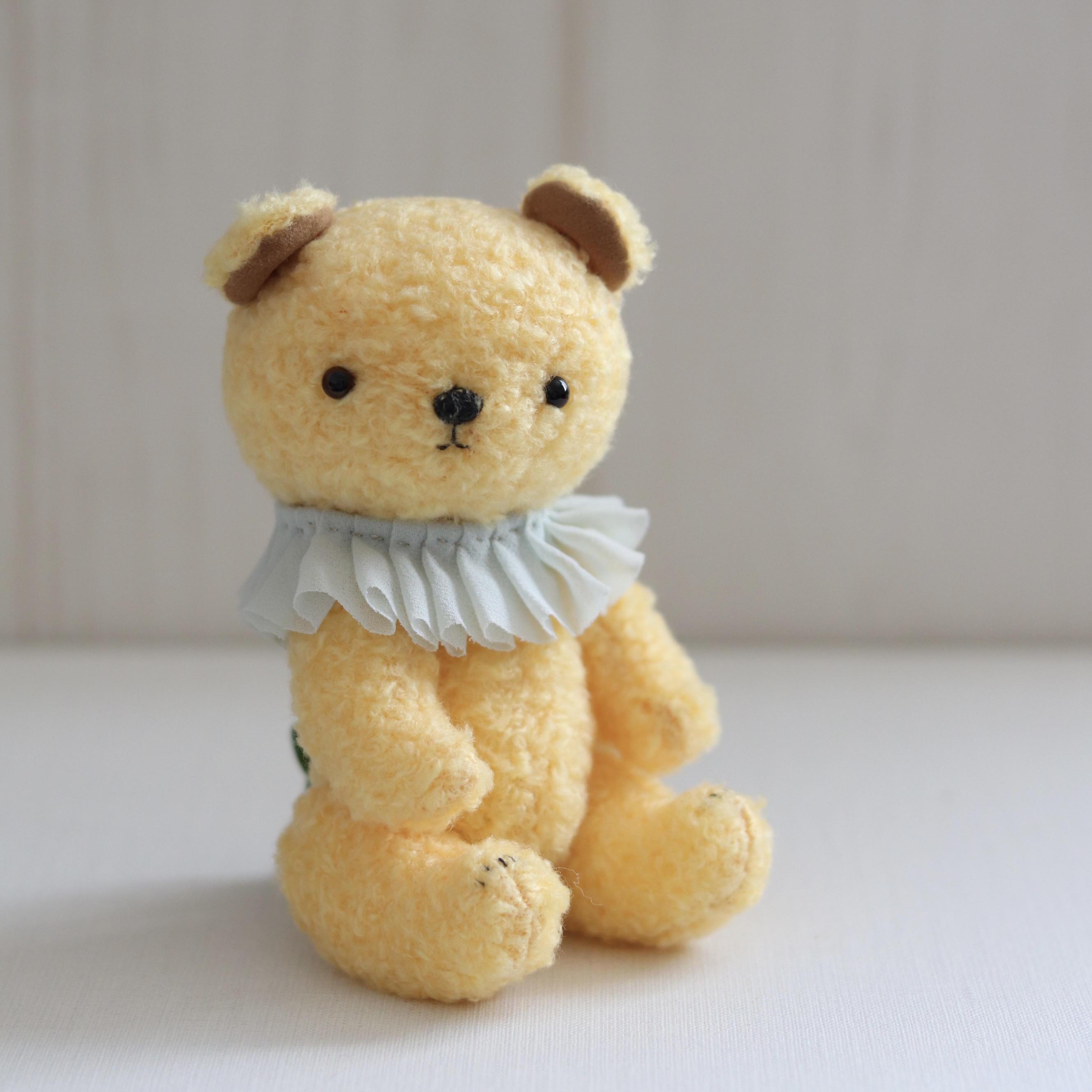 約16cm アクリルシープのふわふわモコモコクマさん イエローカラー