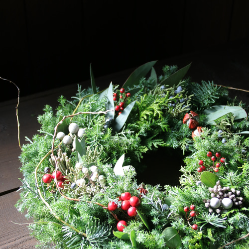 早割クリスマス2025】フレッシュ針葉樹のクリスマスリース「実り