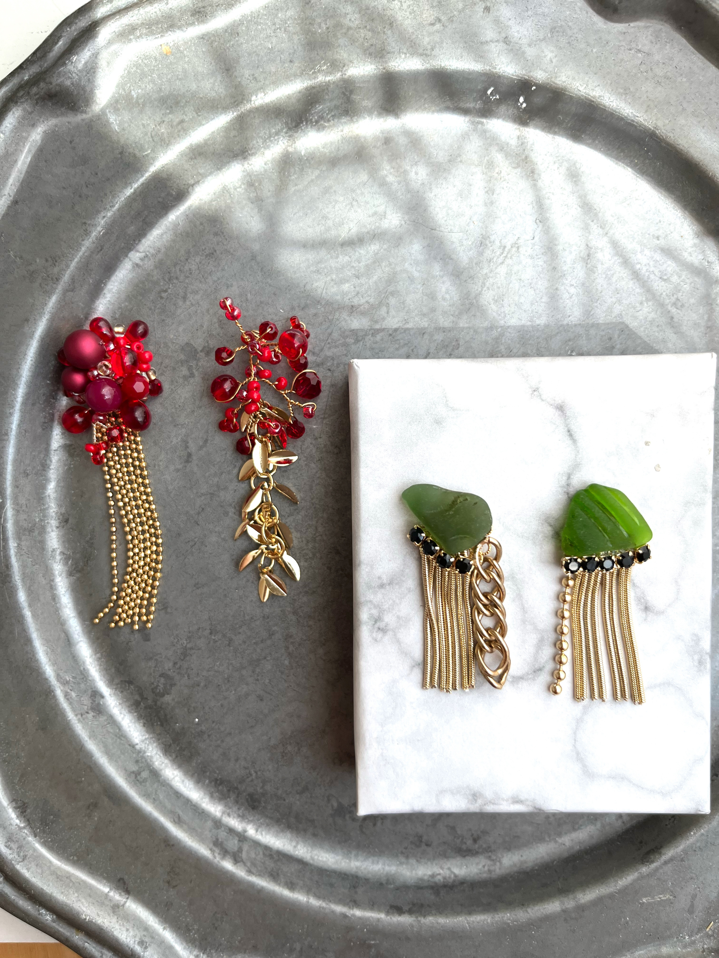 赤い実シャワーピアス/イヤリング