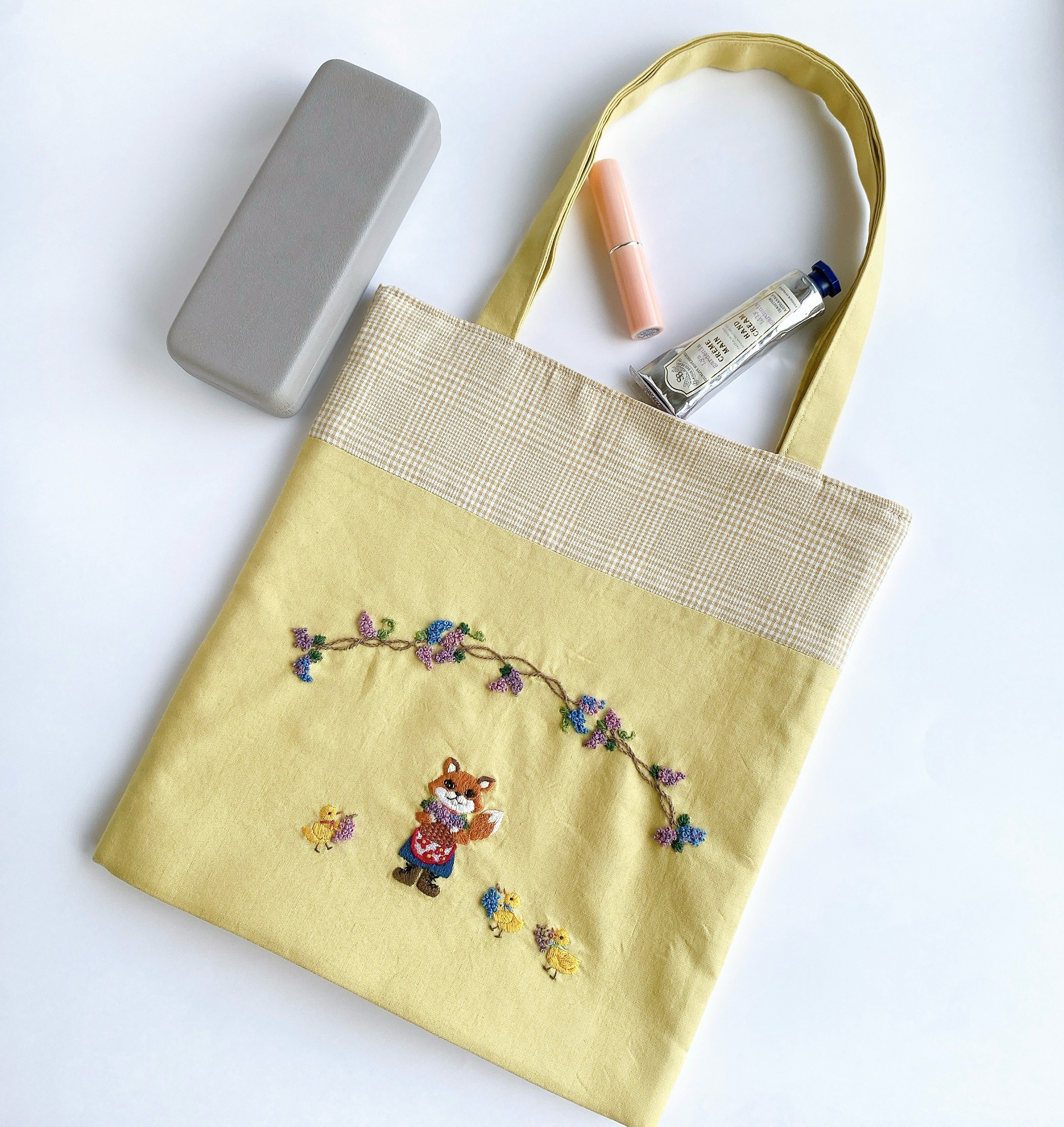 刺繍　マチ付きトートバッグ＊きつねさんと葡萄収穫〈無料ラッピング〉