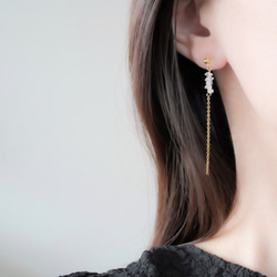 ハーキマーダイヤモンド ロングチェーンピアス　天然石 　小ぶり　水晶　クォーツ　サージカルステンレス　金属アレルギー対応 1枚目の画像