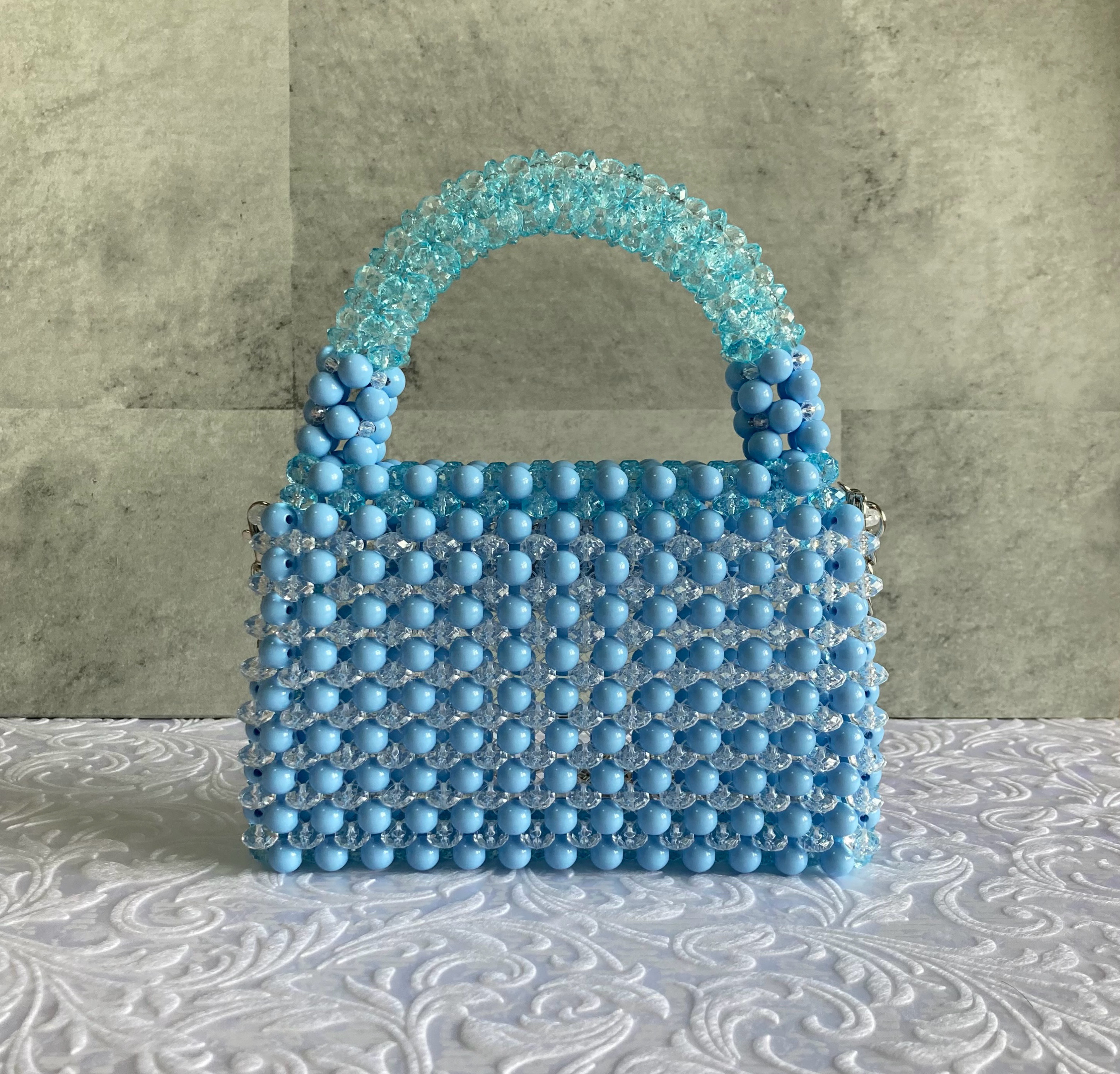 水色と透明のビーズバッグ