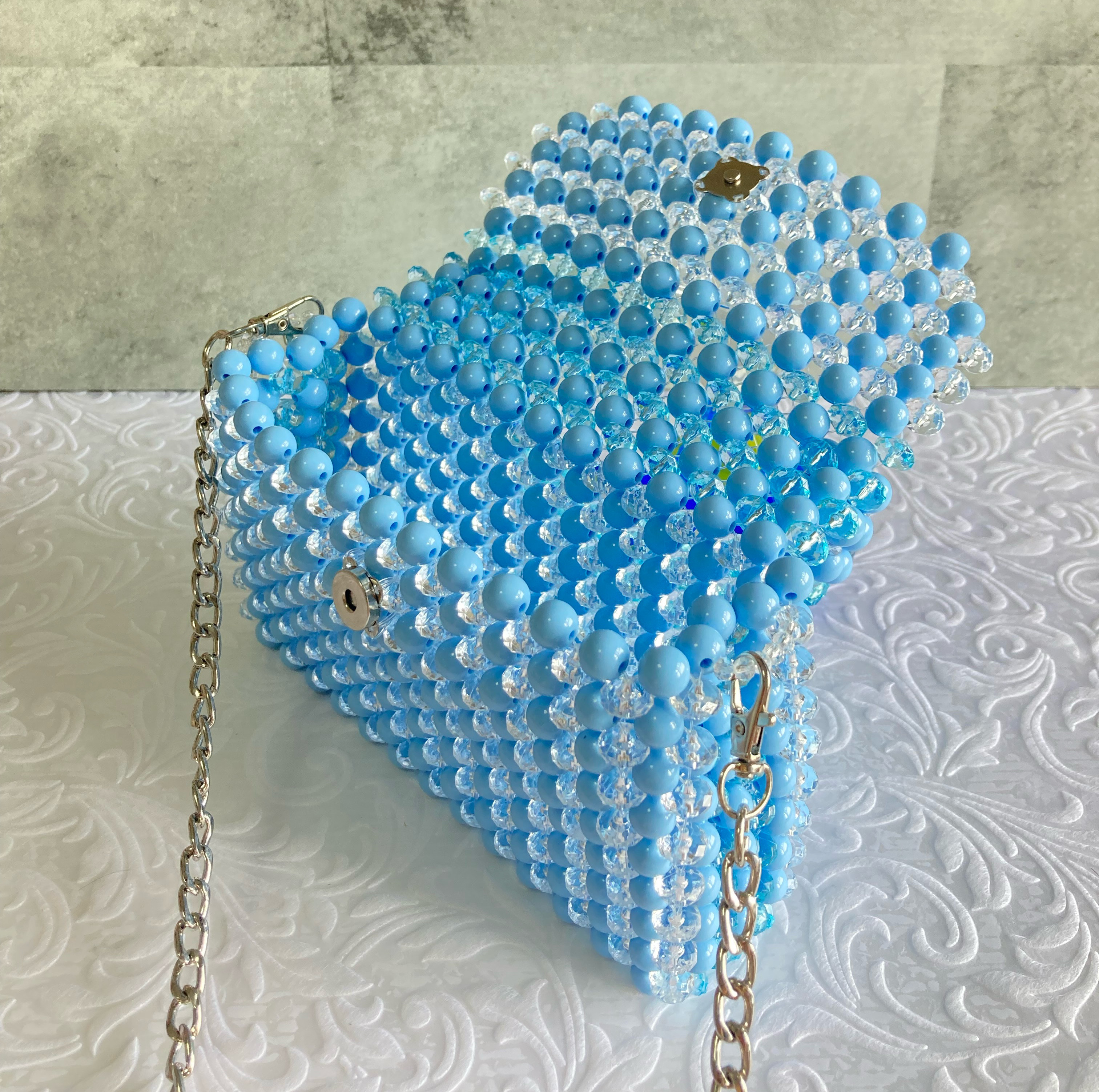水色と透明のビーズバッグ