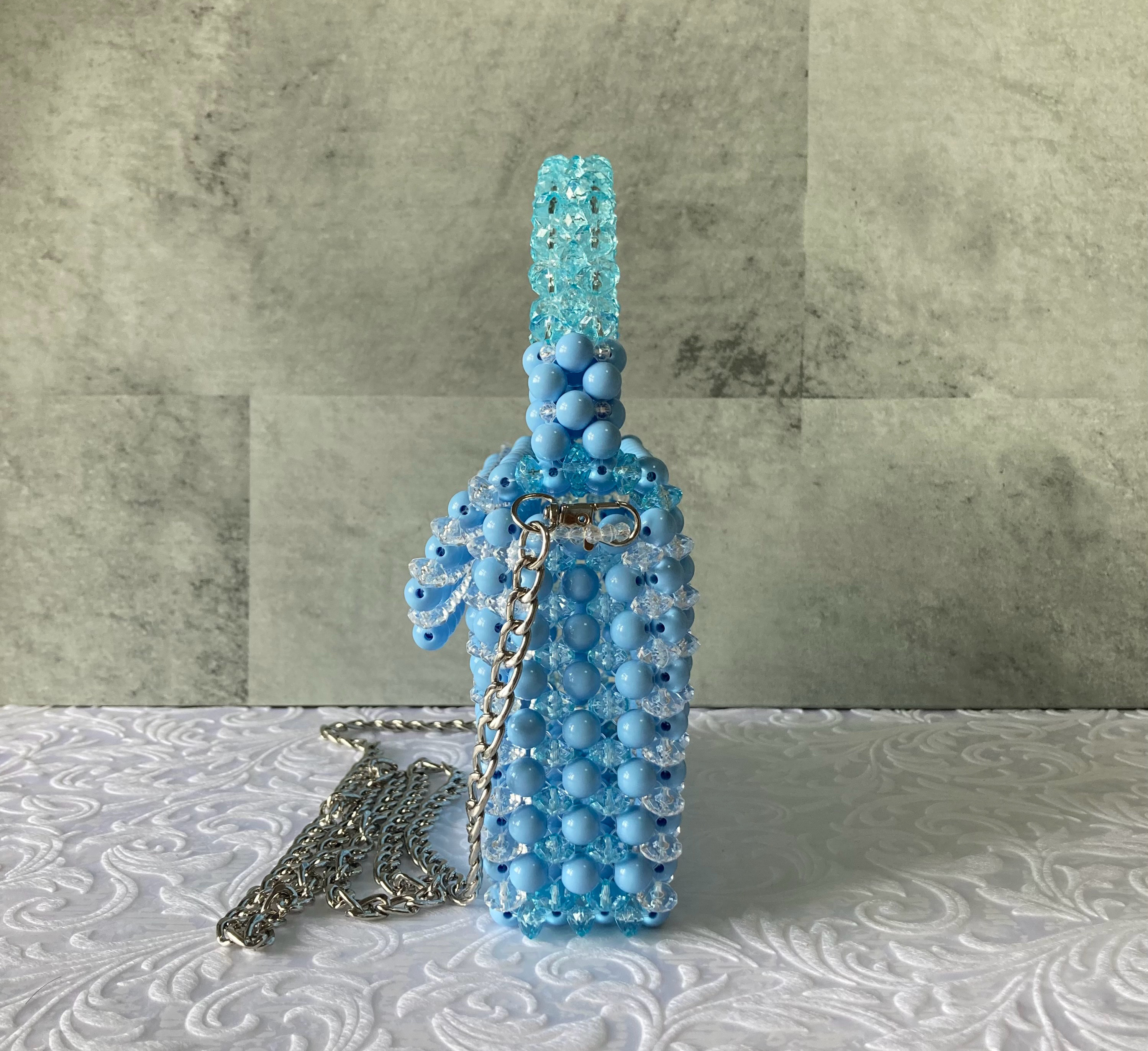 水色と透明のビーズバッグ