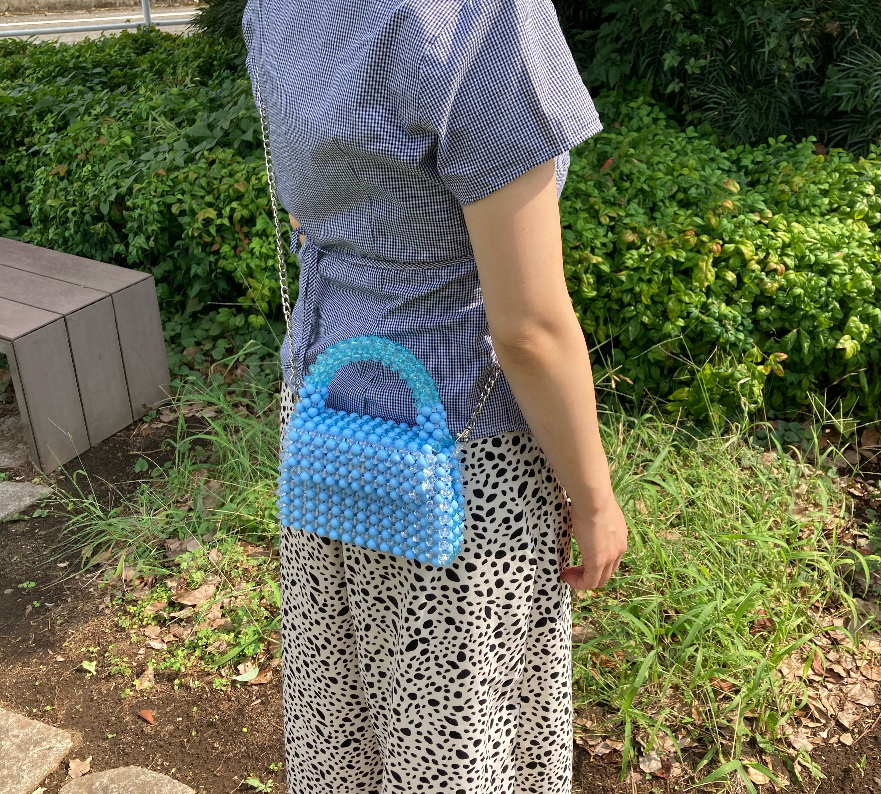 水色と透明のビーズバッグ