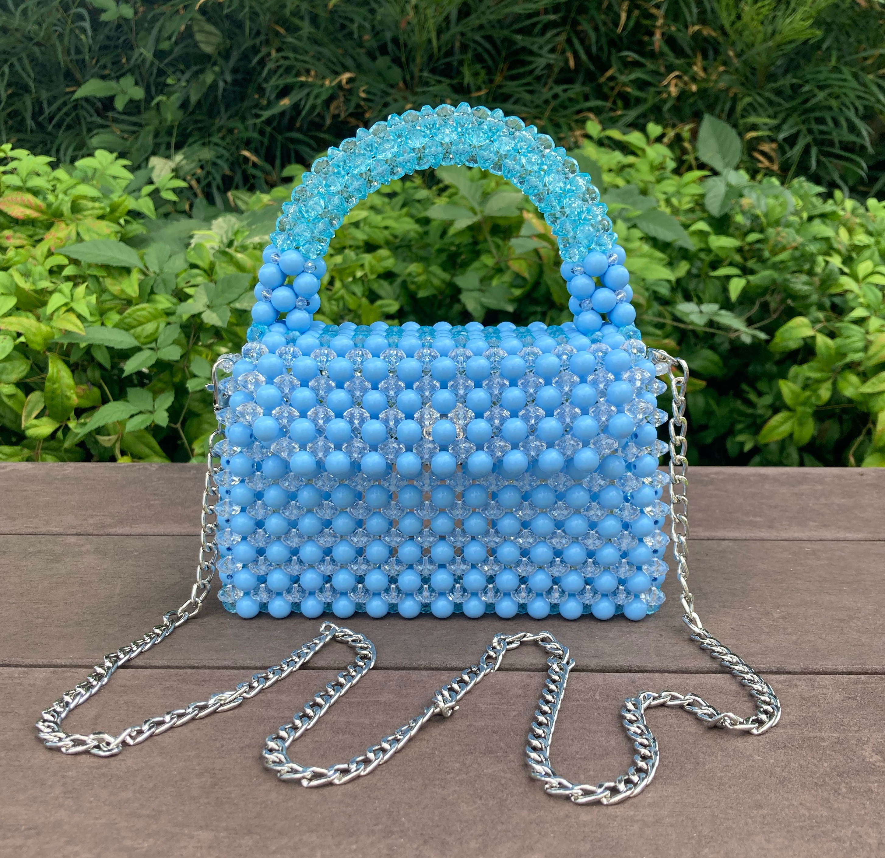 水色と透明のビーズバッグ