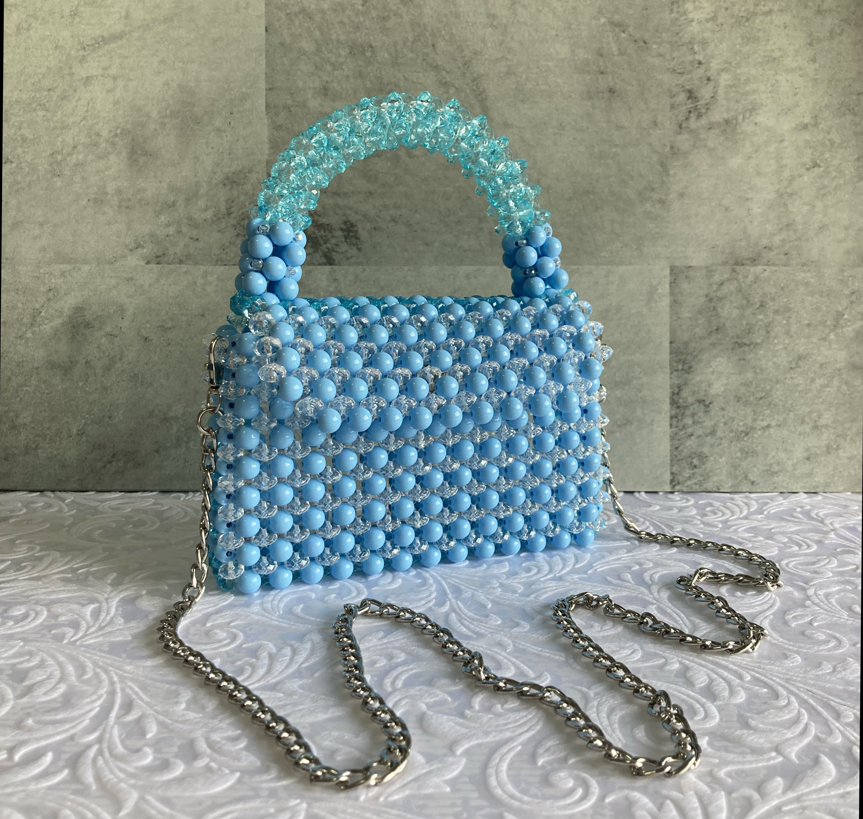 水色と透明のビーズバッグ