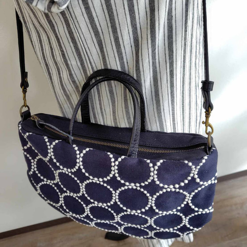 【相談用】ミナペルホネン/タンバリンネイビー×白/ラウンドショルダーLサイズ ミナペルホネン/2025tambourineタンバリンネイビー×白/ラウンド