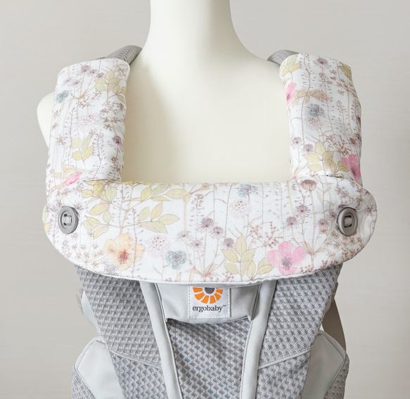 新商品☆エルゴアダプト、オムニ360、ブリーズ、アウェイ、リバーシブルよだれカバー＆首回りパッド☆リバティプリントイルマ 1枚目の画像