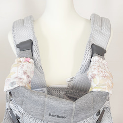 ☆ベビービョルンHARMONY、ONE、ONEKAI、アンジェレッテ用 リバーシブルよだれカバー☆リバティプリントイルマ 3枚目の画像