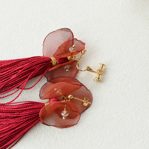 あき シフォンフラワータッセルピアス・イヤリング/ワインレッド