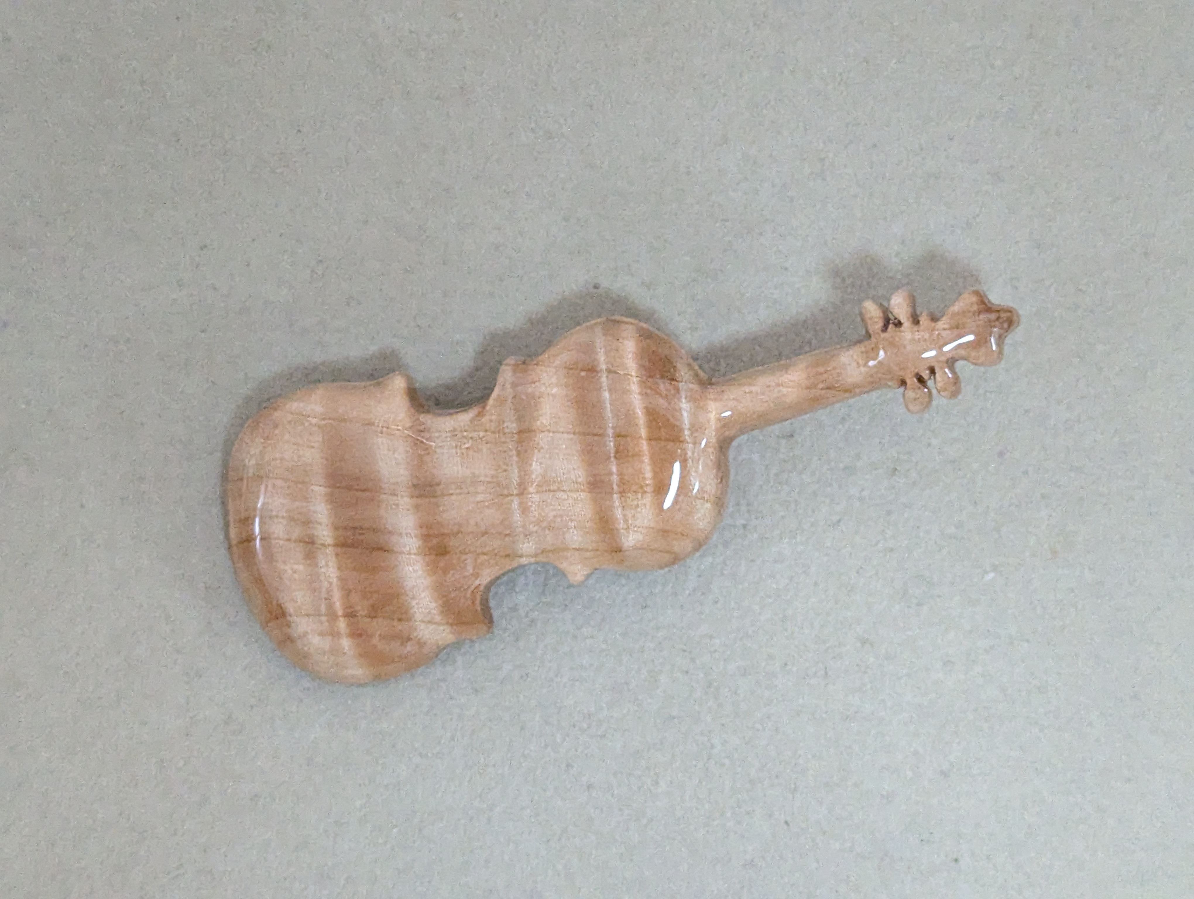 木製　ブローチ　（　バイオリン　）