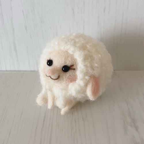 ファースト社　ウール100%の羊ぬいぐるみ 手のひらサイズの羊のぬいぐるみ 羊毛フェルト 羊のユキちゃん 羊毛